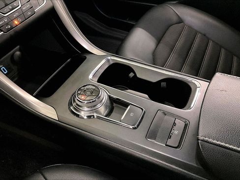 Used 2017 Ford Fusion SE w/ Equipment Group 201A image 16