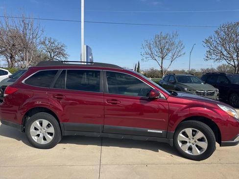 Used 2011 Subaru Outback 2.5i Premium w/ All-Weather Pkg image 2