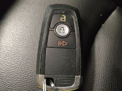 Used 2021 Ford Edge SEL image 32