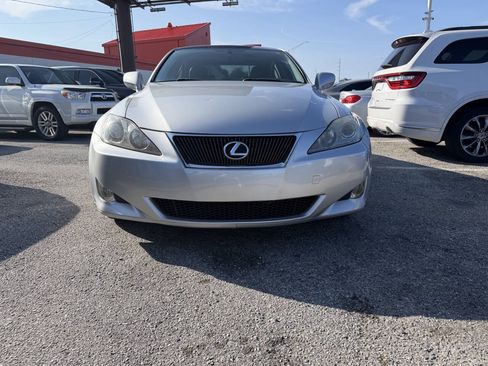 Used 2007 Lexus IS 250 w/ Preferred Accessory Pkg RWD image 3