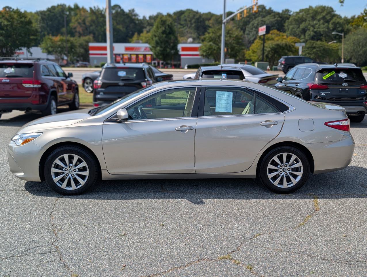 Used 2016 Toyota Camry XLE w/ Moonroof Package FWD image 2