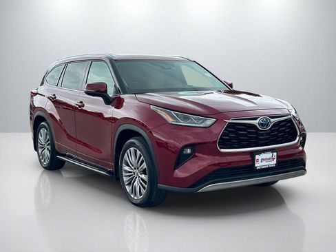 Used 2023 Toyota Highlander Platinum image 3