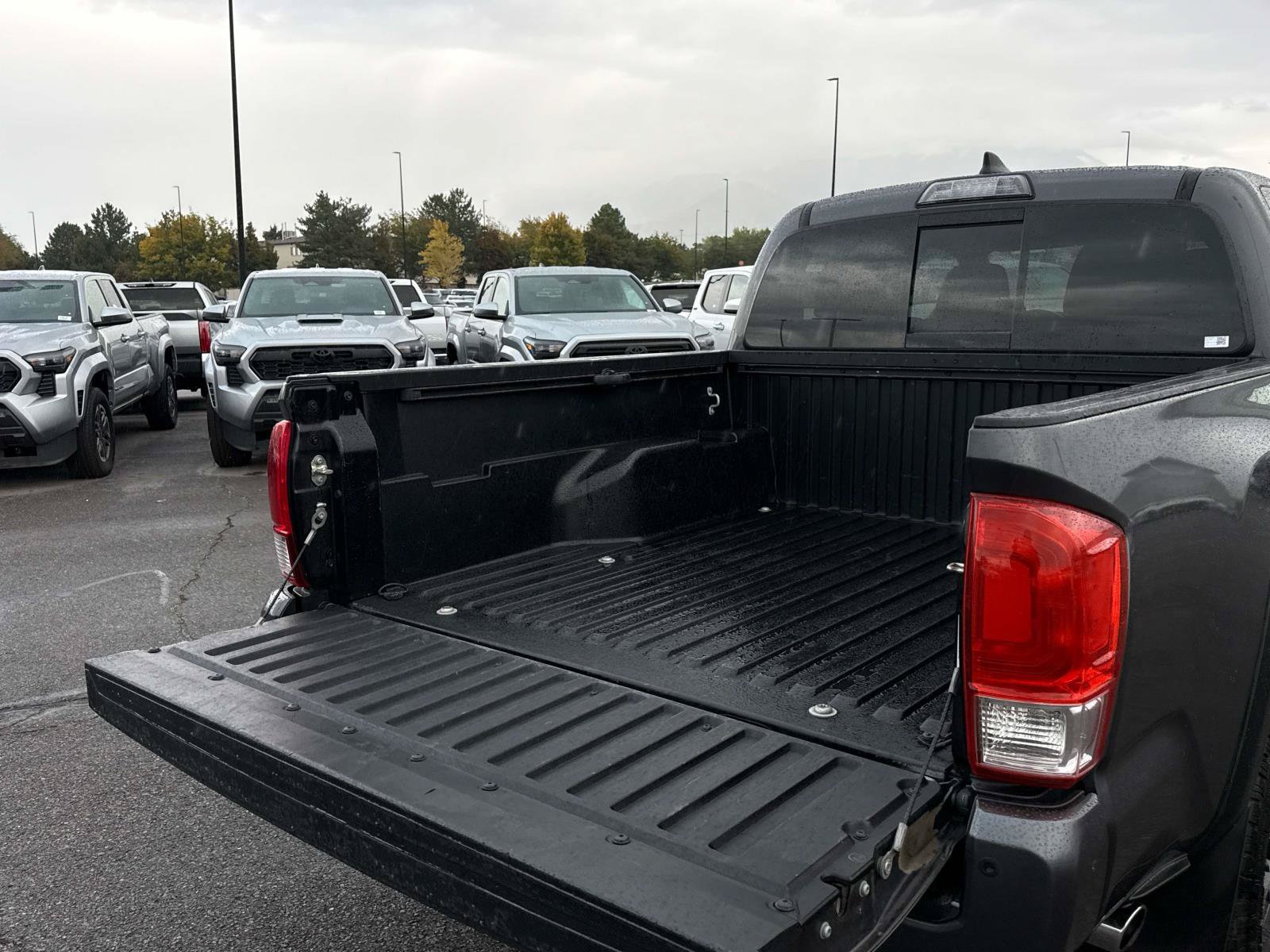 Used 2019 Toyota Tacoma TRD Off-Road w/ Technology Package AWD/4WD image 16