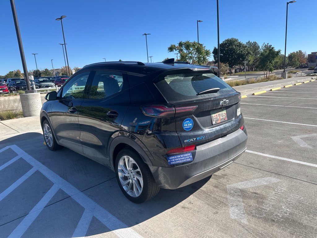 Used 2023 Chevrolet Bolt EUV LT w/ Comfort Package FWD image 2