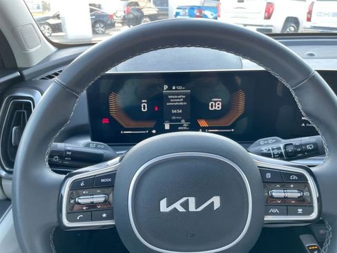 Used 2025 Kia Sorento S w/ Panoramic Sunroof Package image 21
