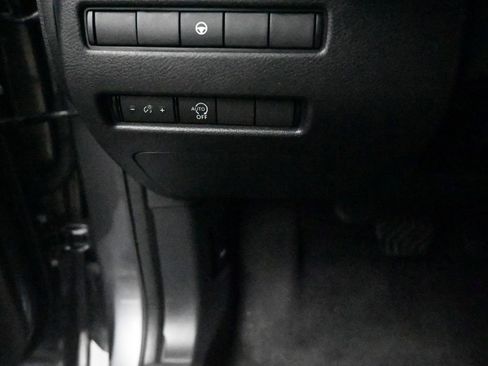 Used 2023 Nissan Rogue SV image 16