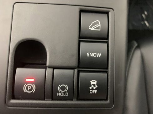 Used 2024 Toyota Highlander XLE AWD/4WD image 28