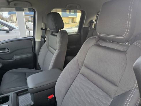 Used 2022 Nissan Frontier SV image 11