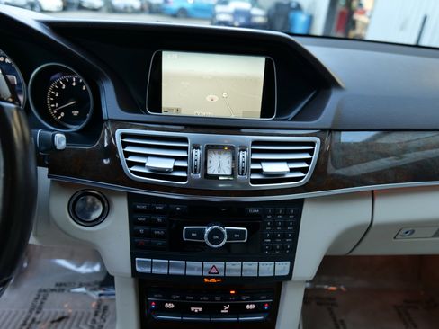 Used 2014 Mercedes-Benz E 350 4MATIC Wagon image 23