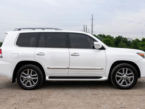 Used 2013 Lexus LX 570 4WD w/ Luxury Pkg image 9