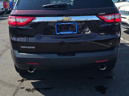 Used 2021 Chevrolet Traverse LT image 6