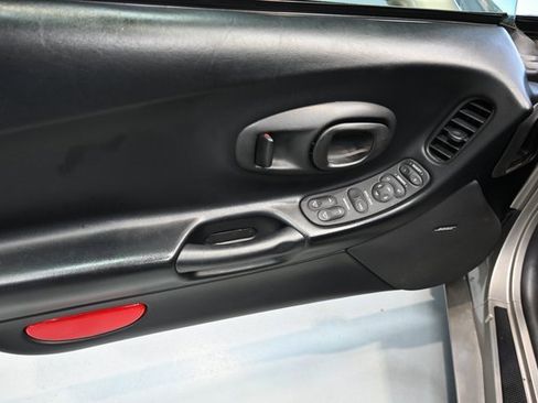 Used 2000 Chevrolet Corvette Coupe w/ Roof Pkg image 27