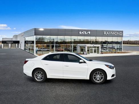 Used 2014 Chevrolet Malibu LT w/ Power Convenience Package FWD image 2