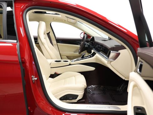 Used 2023 Porsche Panamera 4 Platinum Edition image 97