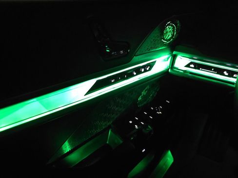 Used 2024 BMW i7 xDrive60 w/ Executive Package image 75