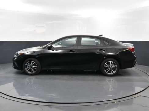 Certified 2022 Kia Forte LXS image 8
