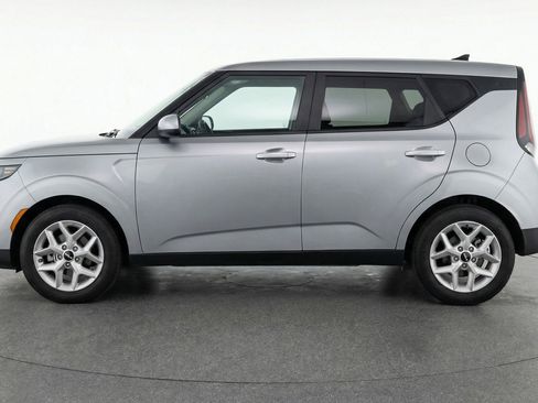 Used 2025 Kia Soul LX w/ LX Technology Package image 5