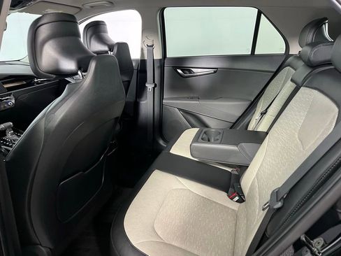 Used 2023 Kia Niro SX image 27