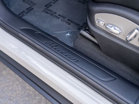 Certified 2026 Porsche Macan AWD/4WD image 13