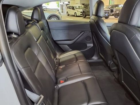 Used 2022 Tesla Model Y Long Range AWD/4WD image 25