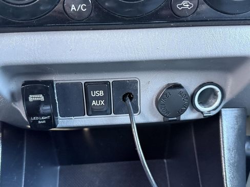 Used 2015 Toyota Tacoma 4x4 Access Cab image 37