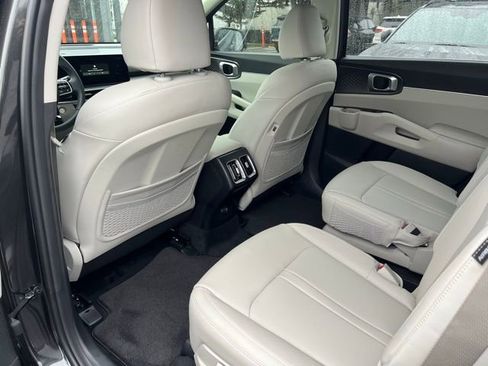 Used 2025 Kia Sorento EX AWD/4WD image 17