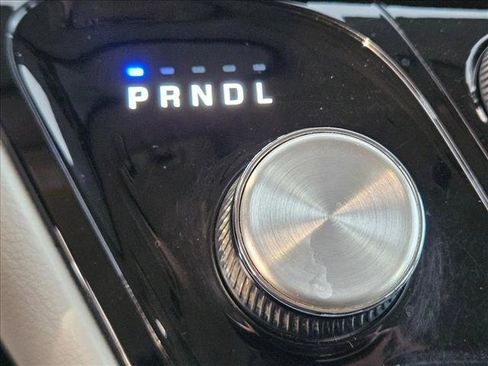 Used 2018 Chrysler Pacifica LX image 14