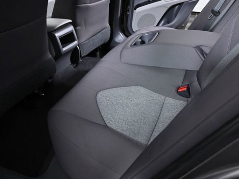 Used 2019 Toyota Camry LE image 23