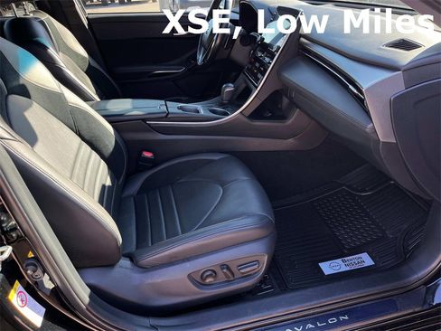 Used 2019 Toyota Avalon Touring w/ Advanced Safety Package image 27