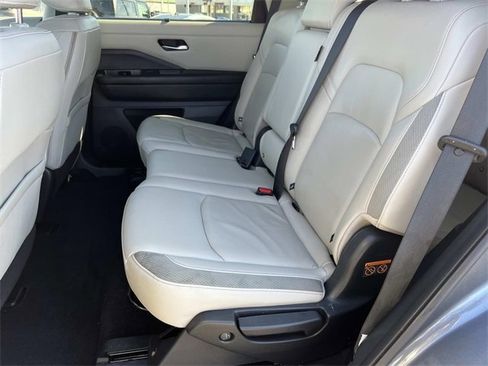 Used 2023 Nissan Pathfinder SL image 19
