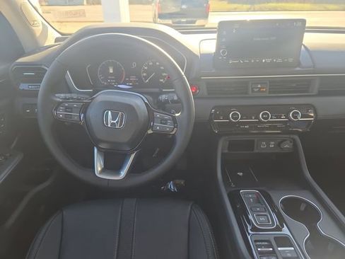 New 2025 Honda Pilot Touring image 13