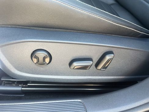 Used 2023 Volkswagen Jetta SE FWD image 15