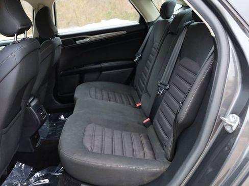 Used 2017 Ford Fusion SE w/ Fusion SE Technology Package image 18