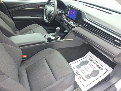 Used 2025 Toyota Camry LE FWD image 16