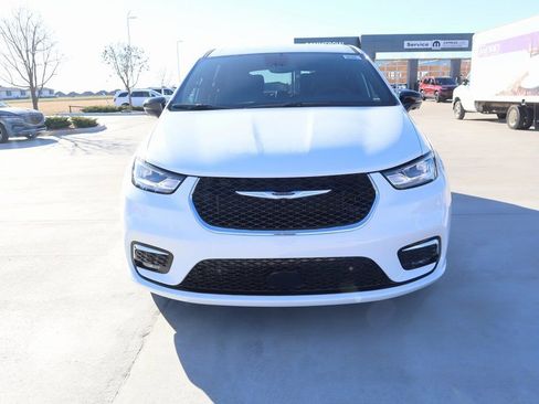 New 2026 Chrysler Pacifica Select FWD image 9
