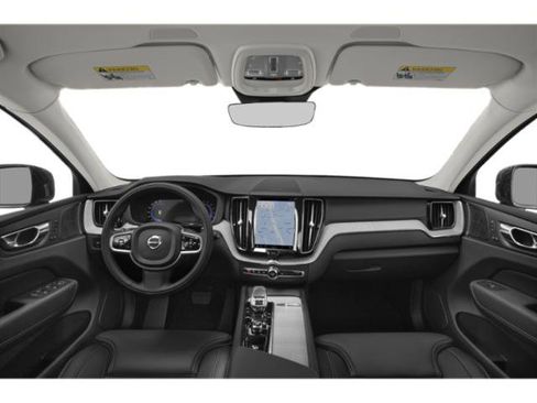Used 2022 Volvo XC60 B5 Momentum image 5