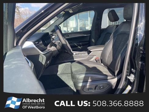 New 2026 Jeep Grand Cherokee Altitude AWD/4WD image 10