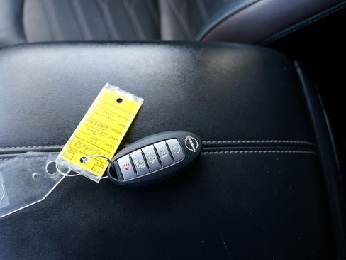 Used 2022 Nissan Pathfinder Platinum w/ Cargo Package image 3