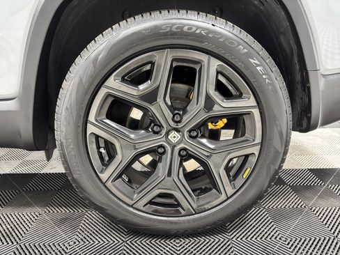 Used 2022 Rivian R1S Launch Edition image 10