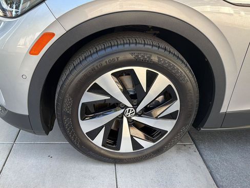 Used 2023 Volkswagen ID.4 Pro RWD image 9