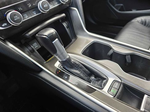 Used 2018 Honda Accord Touring image 34