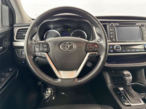 Used 2017 Toyota Highlander Limited FWD image 32