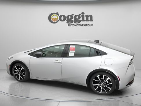 New 2025 Toyota Prius Plug-In Hybrid image 8