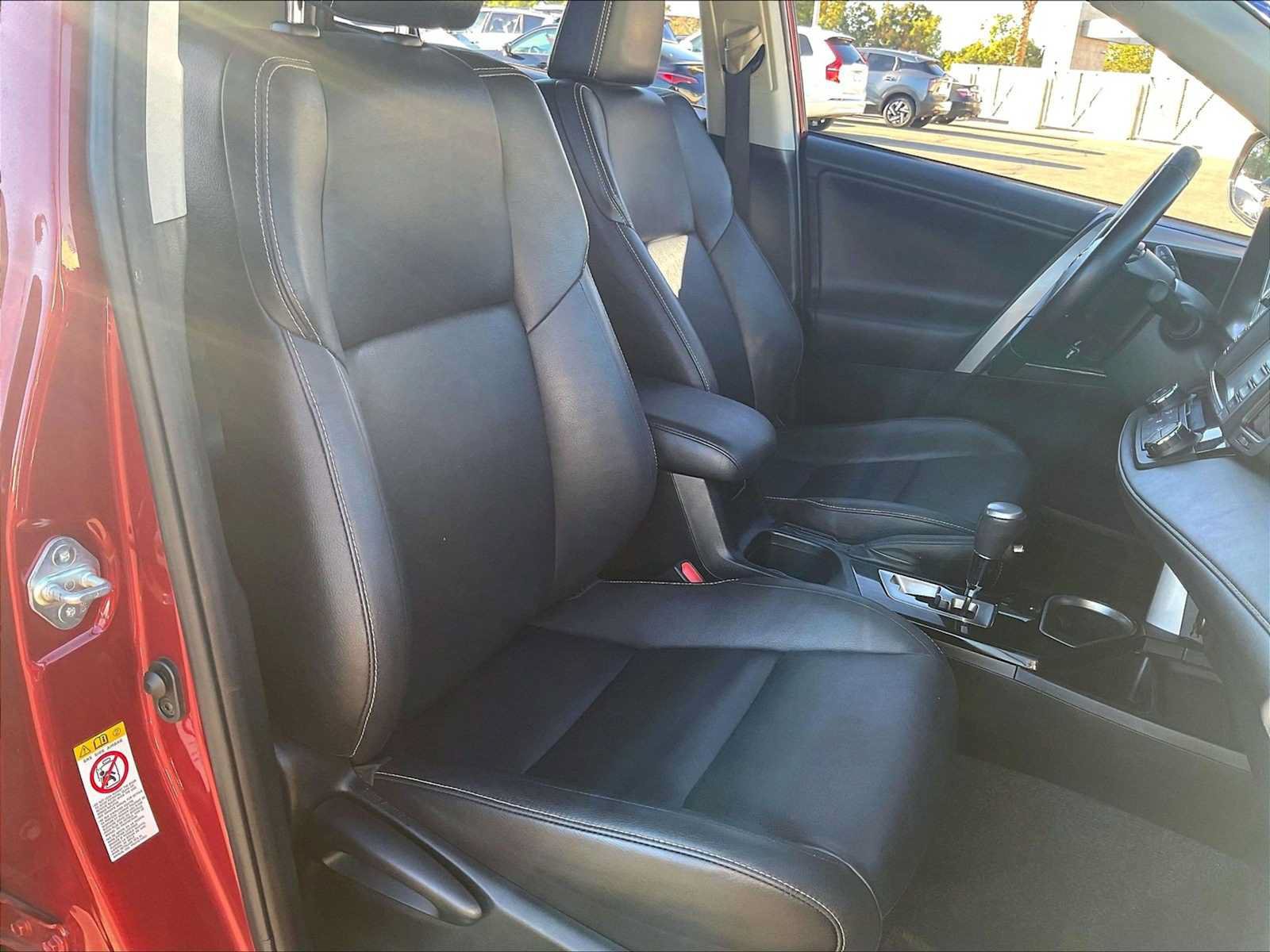 Used 2018 Toyota RAV4 Limited w/ Advanced Technology Package AWD/4WD image 10