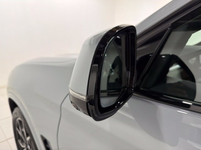 Certified 2024 BMW X4 xDrive30i w/ Premium Package AWD/4WD image 9