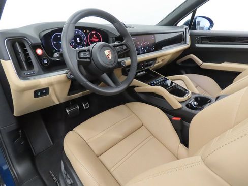 Certified 2026 Porsche Cayenne S AWD/4WD image 4