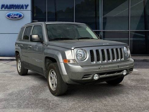 Used 2015 Jeep Patriot Sport w/ Power Value Group AWD/4WD image 2