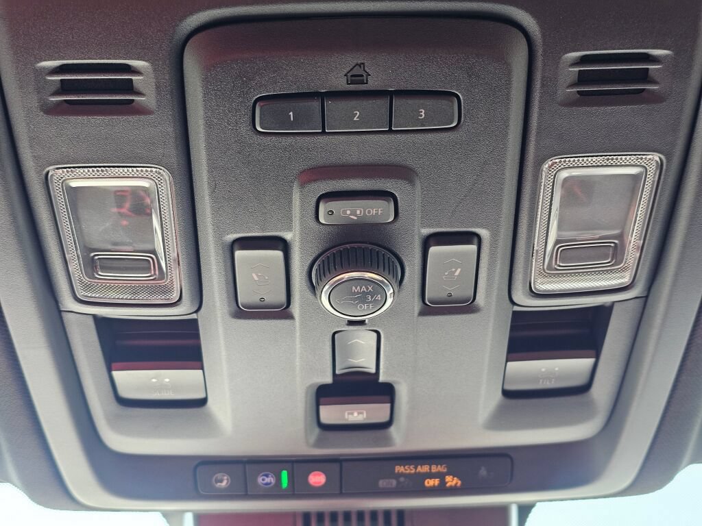 Used 2023 GMC Yukon XL Denali Ultimate AWD/4WD image 19