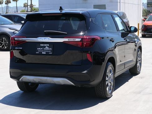 Used 2023 Kia Seltos LX AWD/4WD image 3
