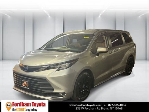 Used 2021 Toyota Sienna LE FWD image 4